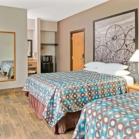 Super 8 By Wyndham Walnut Hotel Екстериор снимка