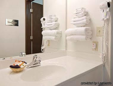 Super 8 By Wyndham Walnut Hotel Екстериор снимка