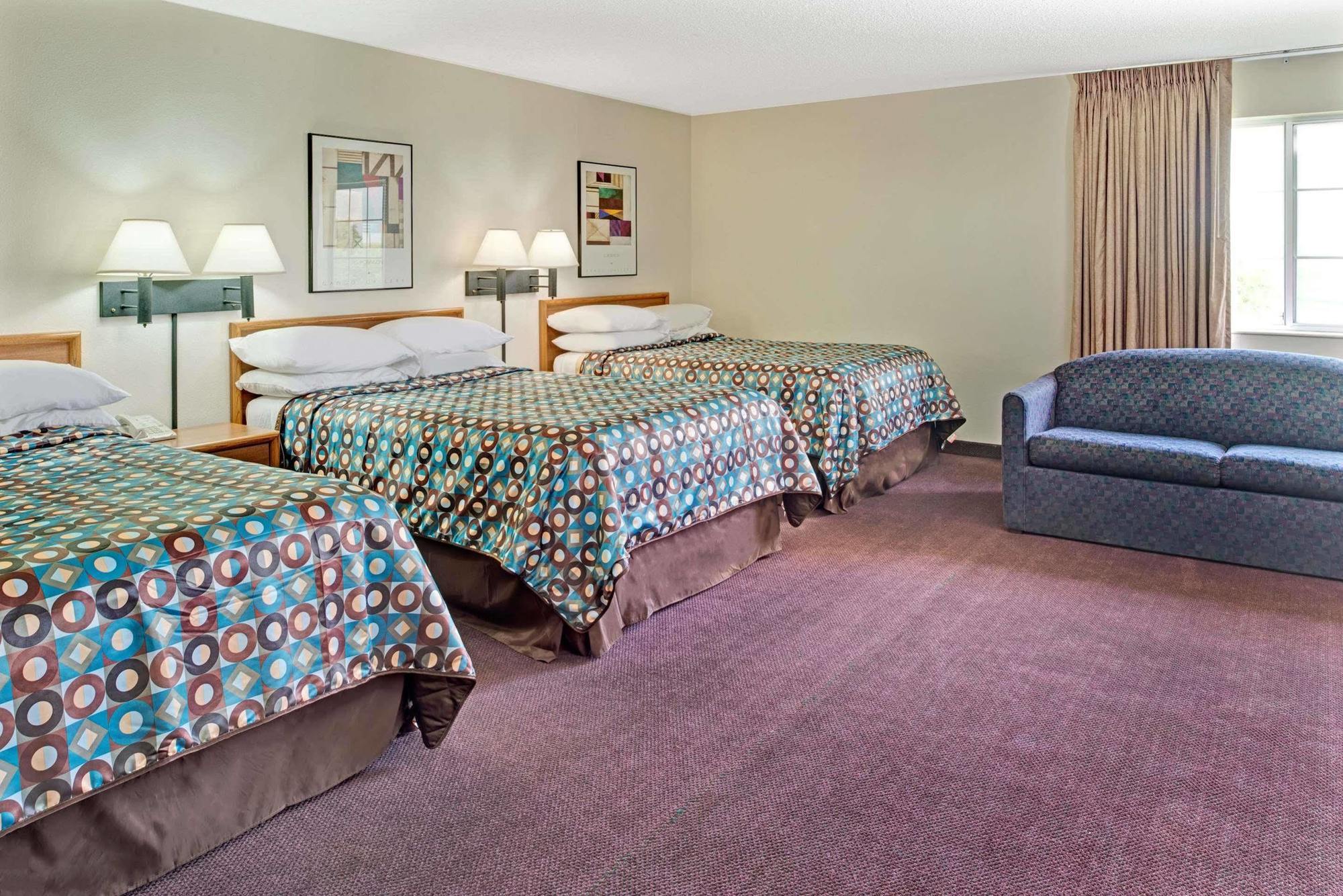 Super 8 By Wyndham Walnut Hotel Екстериор снимка